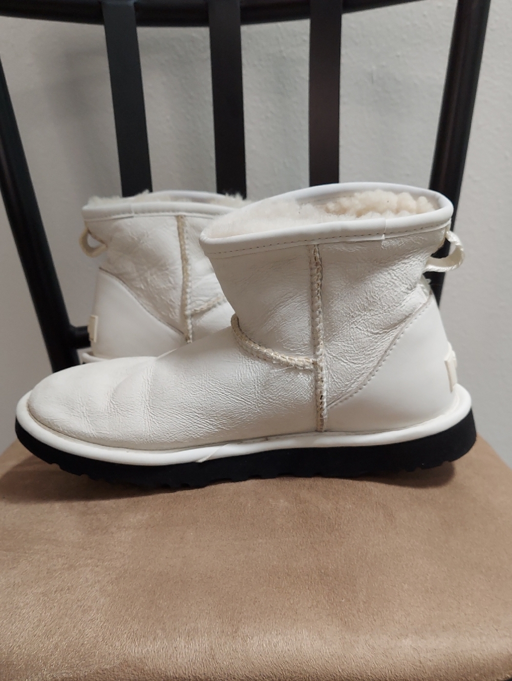 UGG Mini Boots, Size 7, Side Logo, Creamy White Suede - Picture 9 of 12
